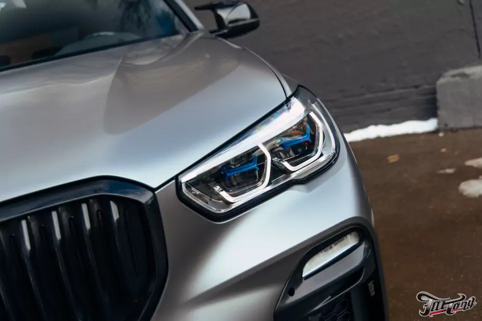 Матовый облик и прочная защита: оклеили BMW X5 серым матовым полиуретаном
